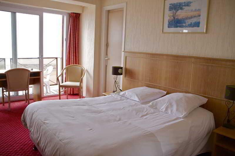 Hotel Des Thermes Et Du Casino Luc-sur-Mer Exteriör bild